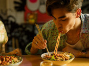 Terapkan 'Mindful Eating' untuk Main Hati Bersama Makanan