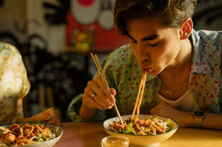 Terapkan 'Mindful Eating' untuk Main Hati Bersama Makanan