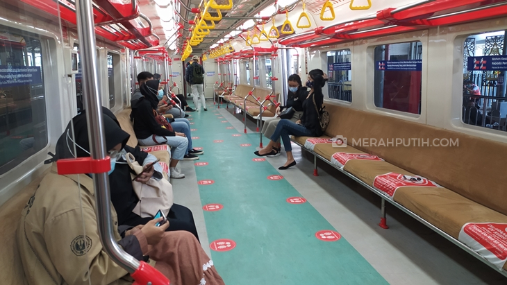  Penumpang saat launching KRL Yogya - Solo. (Foto: MP/Teresa Ika)