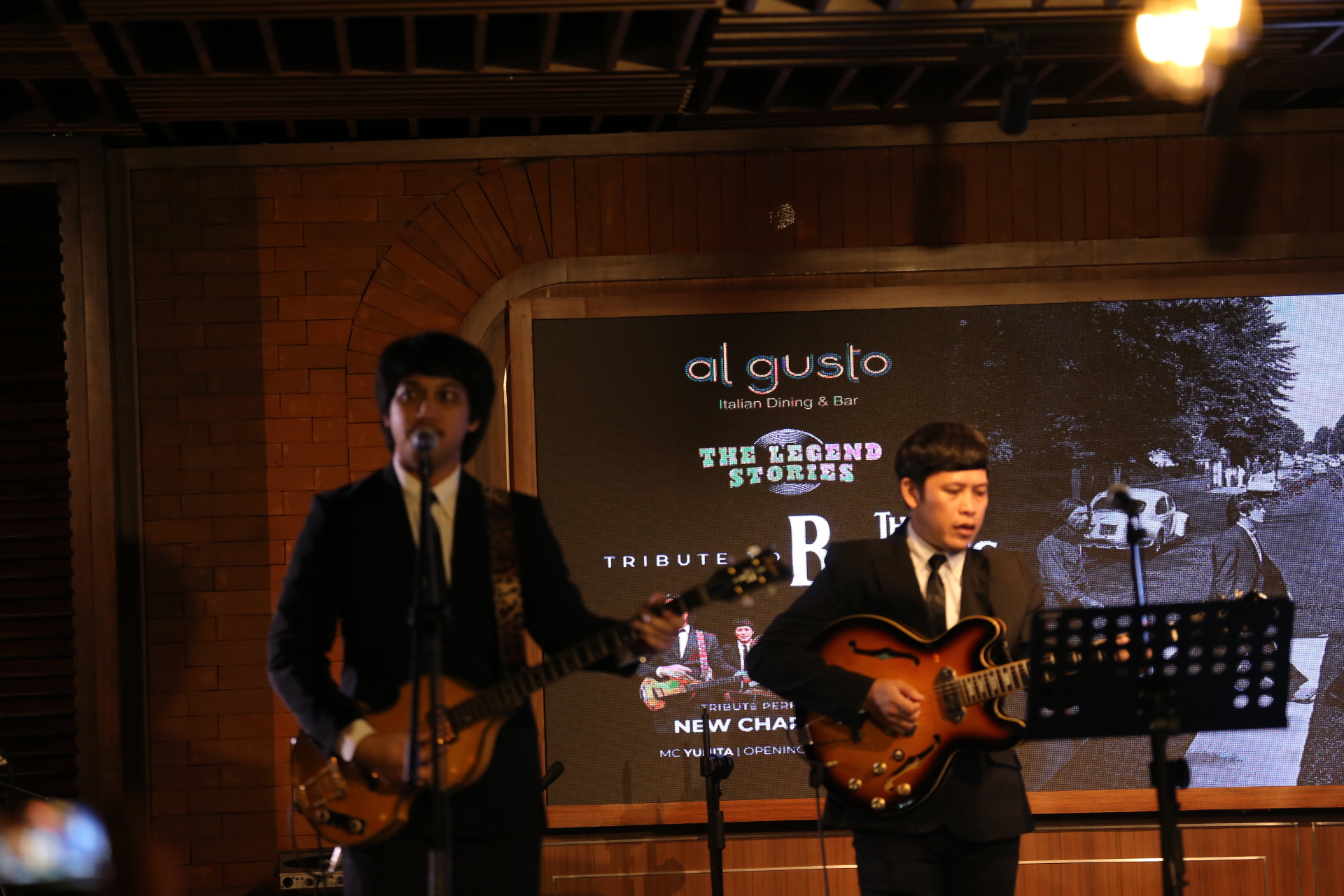 Twist and Shout menjadi lagu pembuka pada acara tersebut