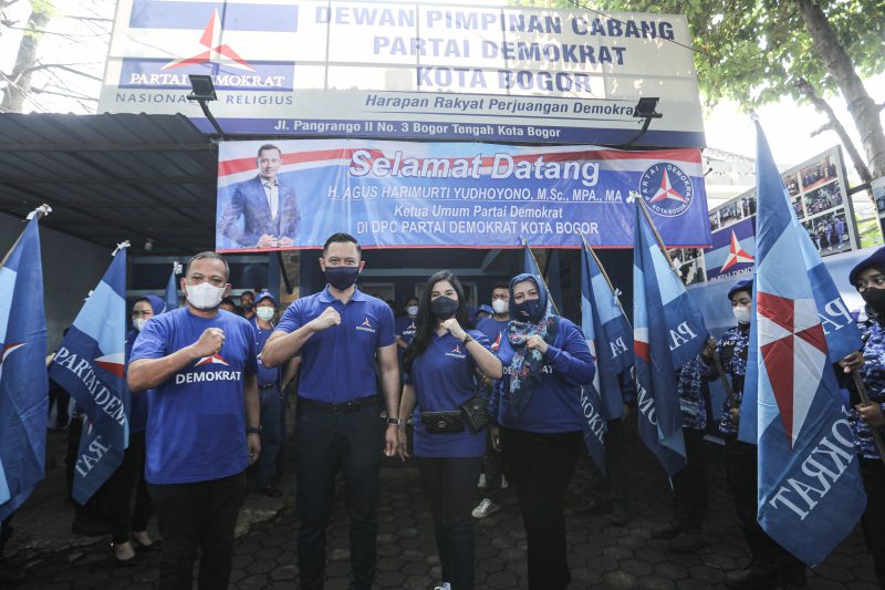 [Hoaks atau Fakta]: AHY Malah Berlibur saat SBY Jalani Pengobatan di AS