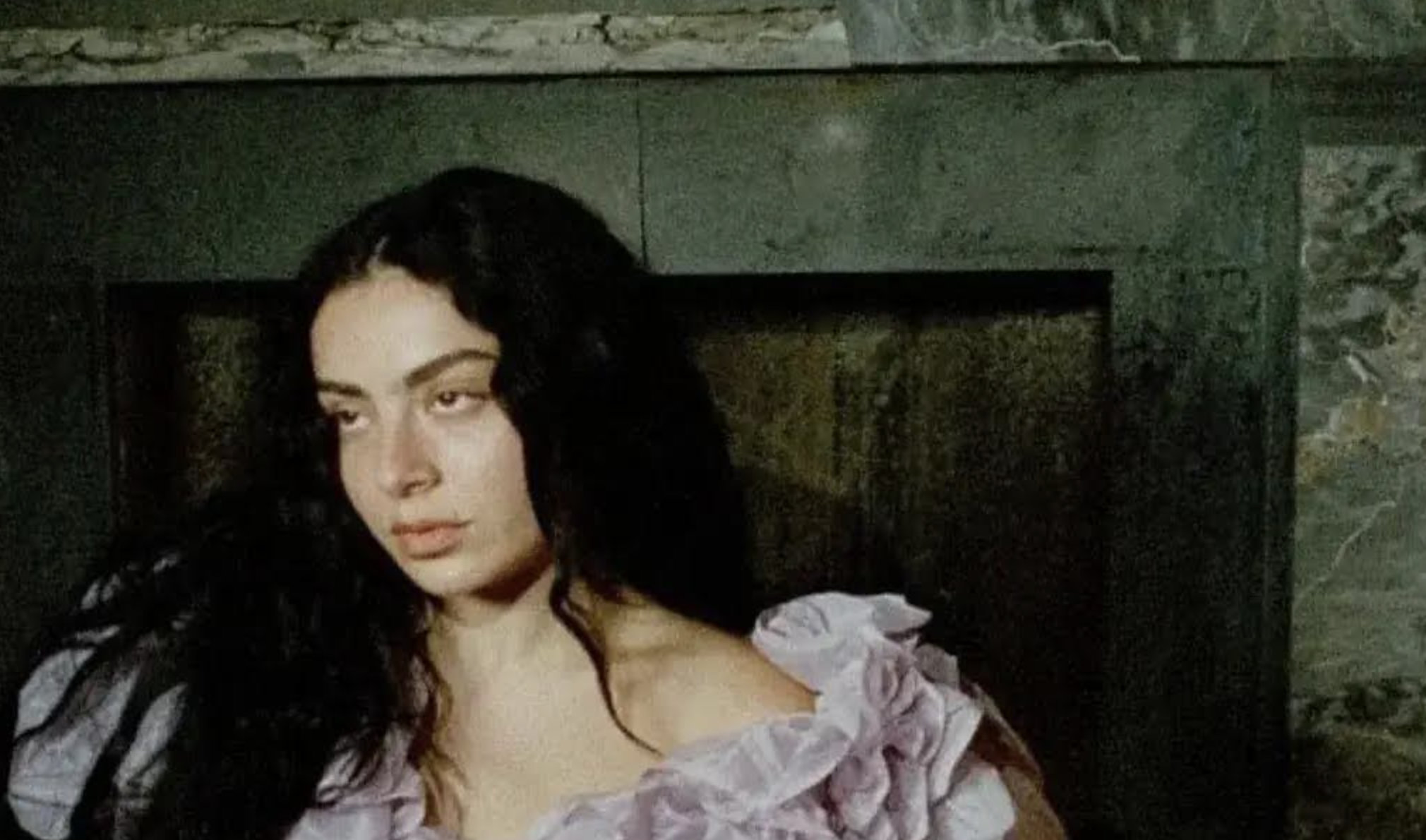 Lagu “360” Charli XCX Kembali Viral Lewat Bridgerton 4, Simak Lirik Lengkapnya