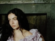 Lagu “360” Charli XCX Kembali Viral Lewat Bridgerton 4, Simak Lirik Lengkapnya