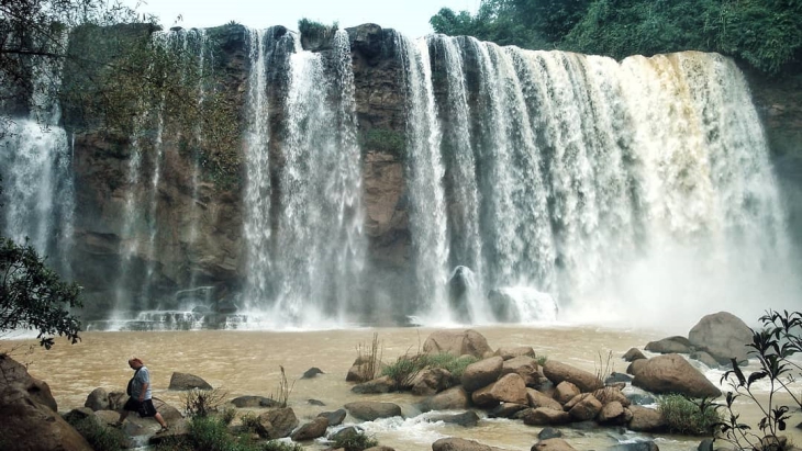 Air Terjun Awang, destinasi favorit di Geopark Ciletuh (Foto: Instagram/adnansamsuleh)