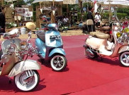 Vespa Antik Mejeng di Candi Prambanan