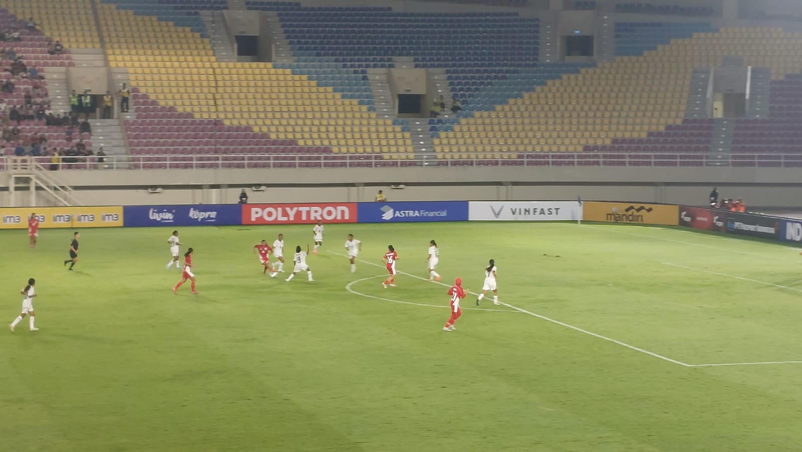 Timnas putri Indonesia U-16 saat melawan Timor Leste di Piala AFF U-16, Rabu (20/8)