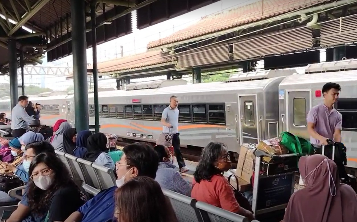 Traveling Naik Kereta Api di Long Weekend Imlek ini, Perhatikan nih Aturan Bagasinya