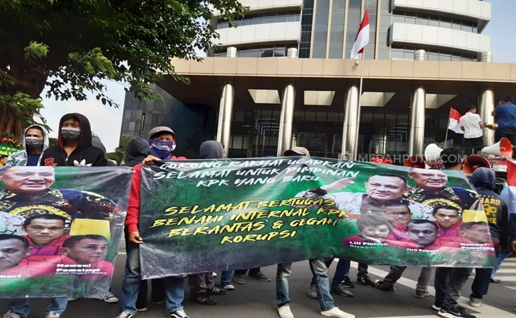 Dukung Firli Bahuri, Sekelompok Massa Tuntut Pegawai KPK yang Tolak Jadi ASN Angkat Kaki