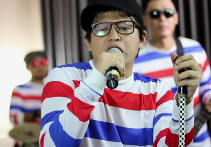 Makna Lirik Lagu Mawar Hitam Tipe-X: Harapan Cinta yang Pupus