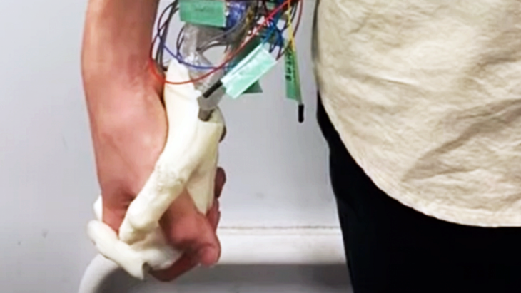 Robot Tangan 'Ringankan' Beban Jomlo