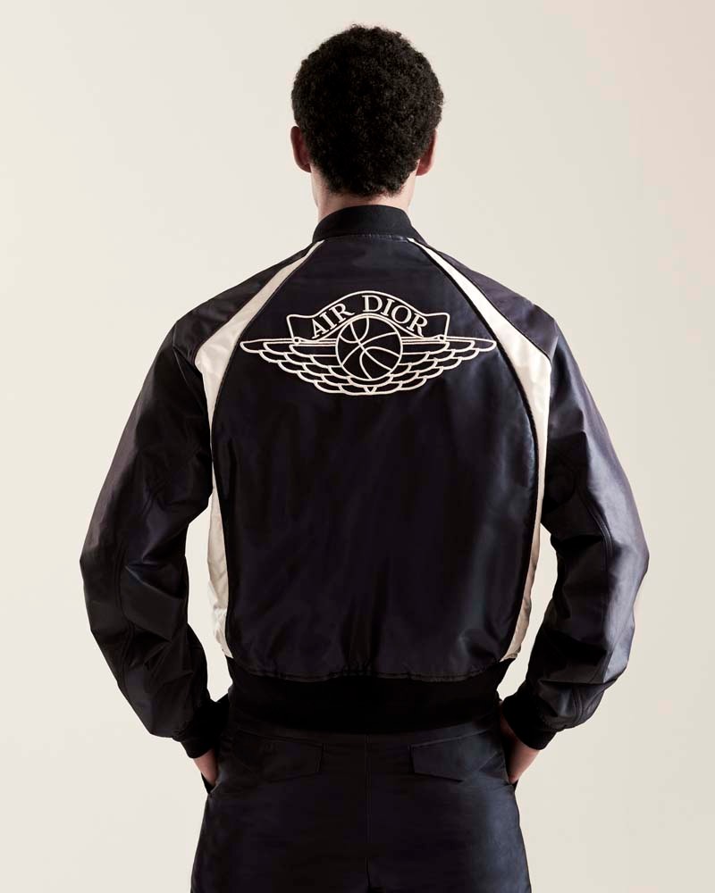 Dior juga mengeluarkan kapsul yang berisikan jaket, baju olahraga, dan baju kasual. (Foto: hypebeast.com)