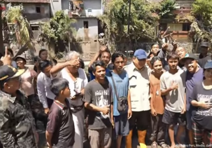 Presiden Prabowo Kunjungi Warga Bali, Dicurhati Rumah Ambruk dan Harta Ludes Diterjang Banjir Bandang