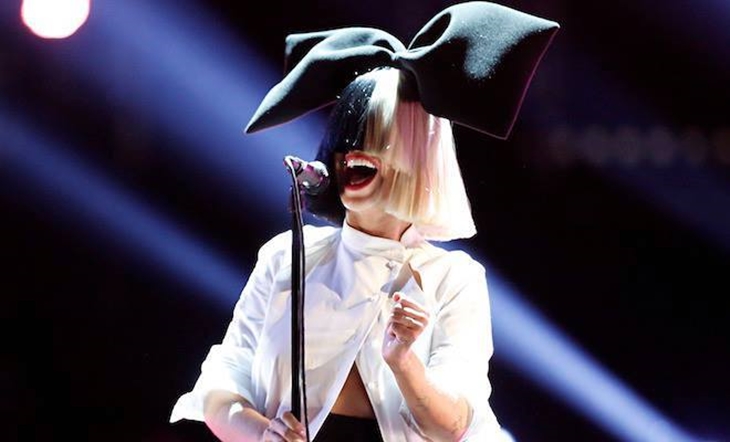 Sebut Bikin Album Natal tak Sengaja, Sia Bagikan Lagu Snowman