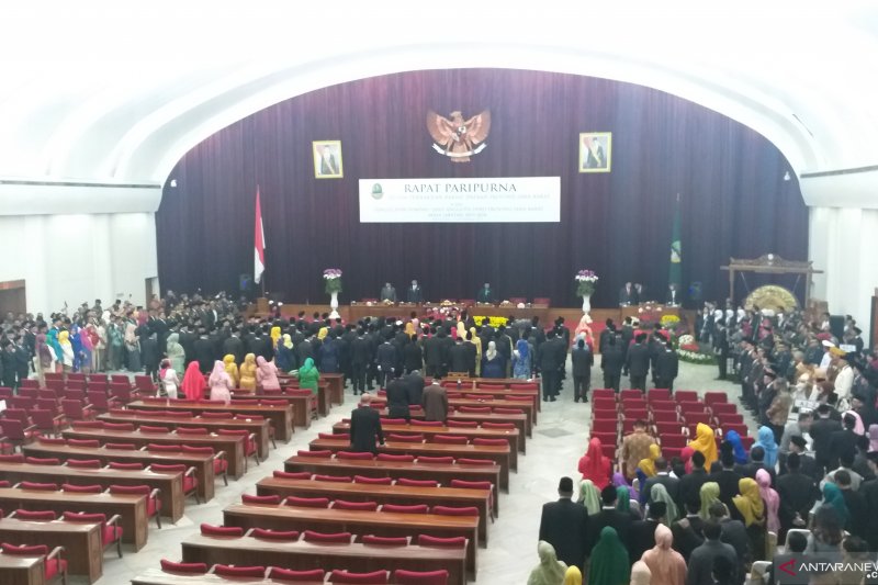 Sebanyak 120 Anggota DPRD Provinsi Jawa Barat (Jabar) resmi dilantik melalui Rapat Paripurna Pengucapan Sumpah/Janji Anggota DPRD Provinsi Jawa Barat Masa Jabatan 2019-2024 akan di Gedung Merdeka Jalan Asia Afrika No 56, Kota Bandung, Senin. (Dok ASJ)	
