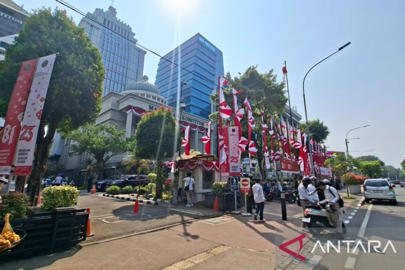Polisi Bersiaga di Depan Gedung MK Jelang Putusan Soal MBG