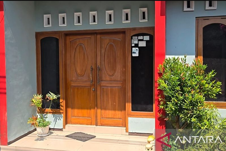 KPK Kepung 'Safe House' Bupati Sukoharjo Etik Suryani, Misteri Dua Koper Hitam Hasil Penggeledahan Masih Jadi Misteri