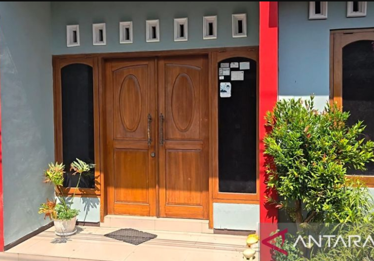 KPK Kepung 'Safe House' Bupati Sukoharjo Etik Suryani, Misteri Dua Koper Hitam Hasil Penggeledahan Masih Jadi Misteri