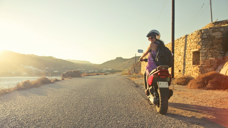 Perempuan, Perhatikan Keselamatan Mengendarai Sepeda Motor