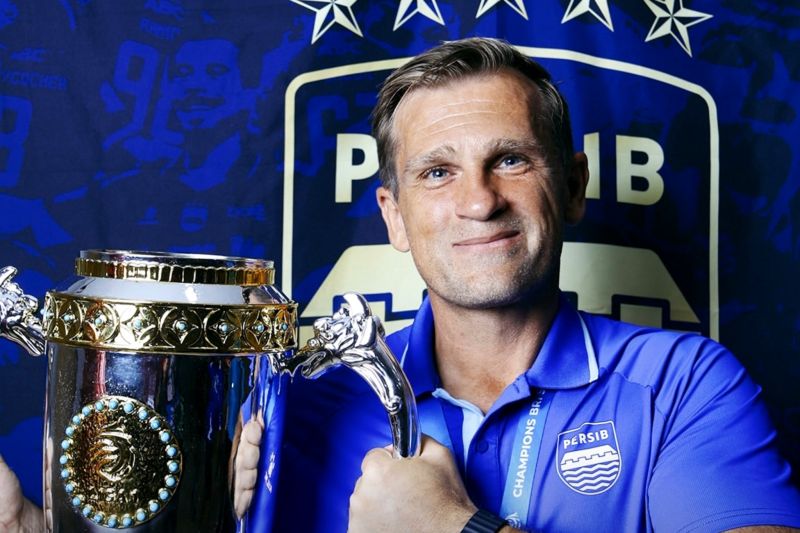 Pelatih Baru Persib Tidak Pasang Target di Piala Presiden 2026, Fokus Adaptasi Tim