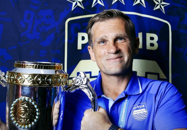 Pelatih Baru Persib Tidak Pasang Target di Piala Presiden 2026, Fokus Adaptasi Tim