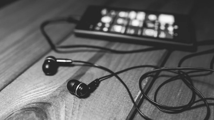 Diduga Akibat Menggunakan Earphone Terlalu lama, Telinga Bocah Ini Tumbuh Jamur