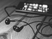 Diduga Akibat Menggunakan Earphone Terlalu lama, Telinga Bocah Ini Tumbuh Jamur