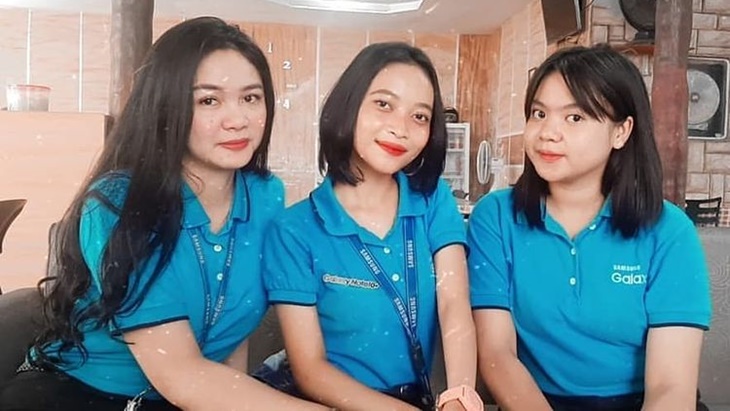 Gegayaan Khas SPG Ponsel di Negeri Aing