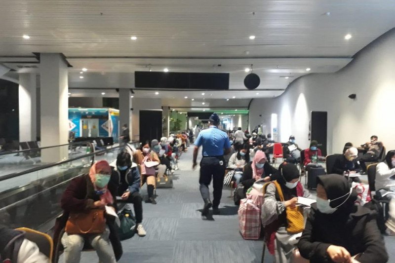 Kedatangan penumpang pesawat. (Foto: Antara)