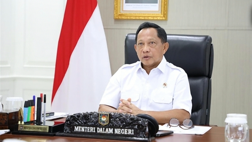 Mendagri Tito Perintahkan Pemda Beri Insentif Pajak untuk Mobil dan Motor Listrik