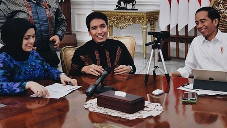 Nycta Gina, Bersuara Cempreng Tapi Sukses Jadi Penyiar Radio