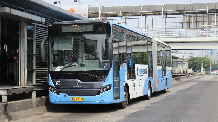 The Jakmania Disarankan Bersihkan Bus Transjakarta Setelah Dicoret-coret