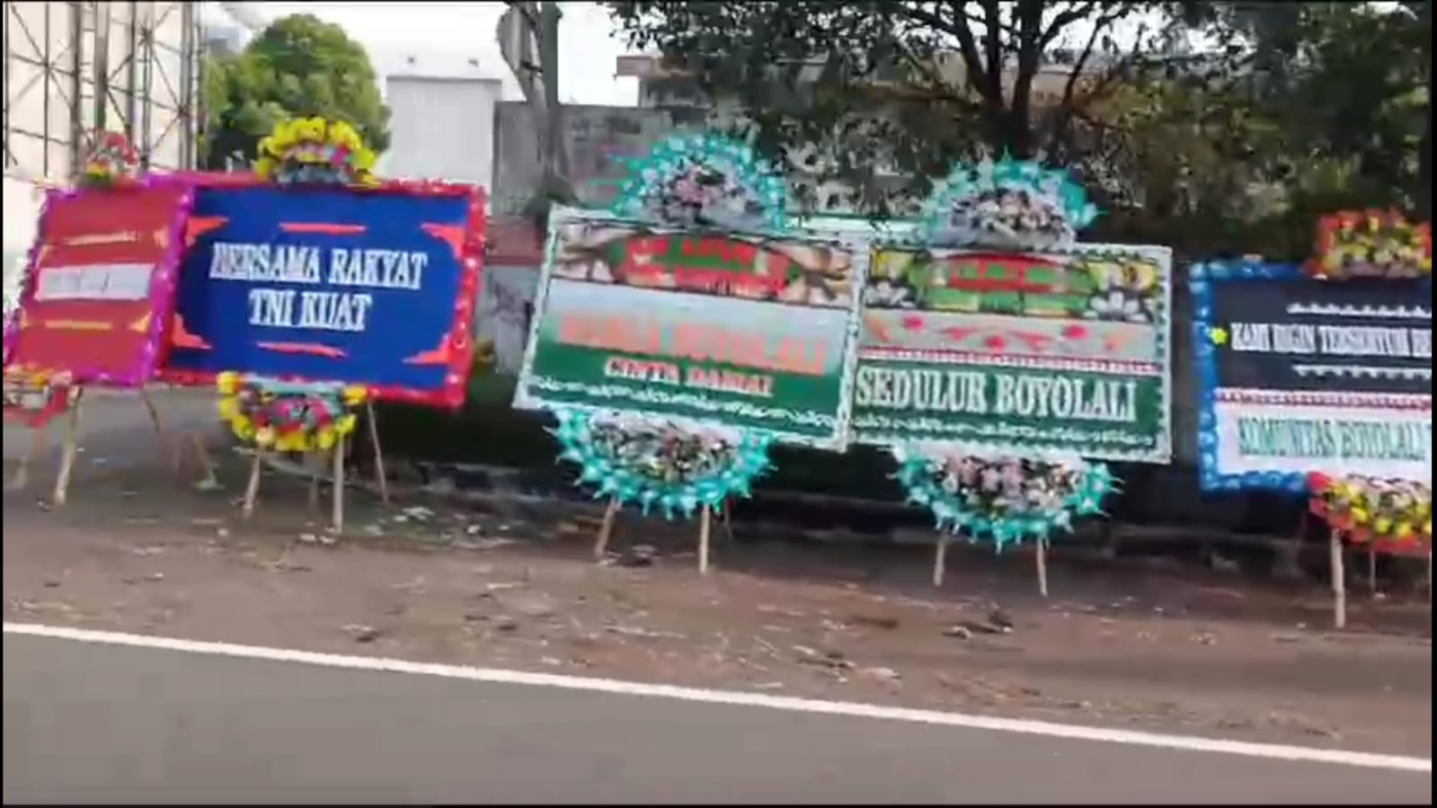 Gimik Politik Karangan Bunga Usai Penganiayaan Pendukung Ganjar-Mahfud