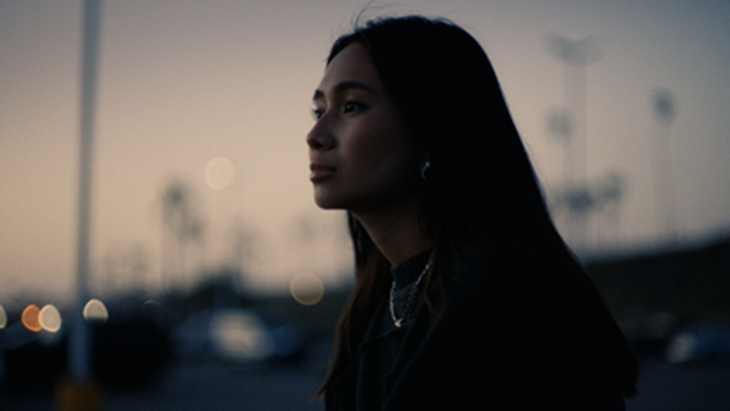 Niki Curhat Patah Hati Pertama di Single 'Oceans & Engines'