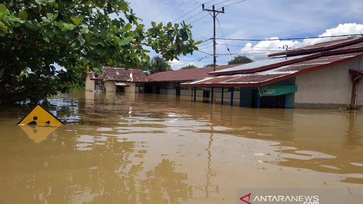 Banjir Sintang Rendam Ribuan Rumah Berangsur Surut