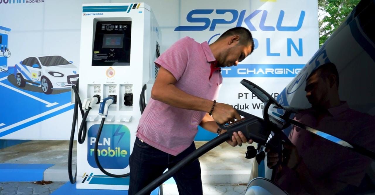 Mau Isi Baterai Mobil Listrik? Begini Cara Pakai SPKLU Milik PLN