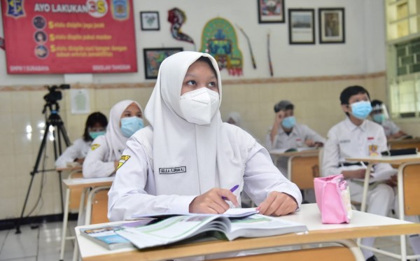 Belajar Tatap Muka, Pelajar di Surabaya Wajib Tunjukkan Hasil Tes Swab