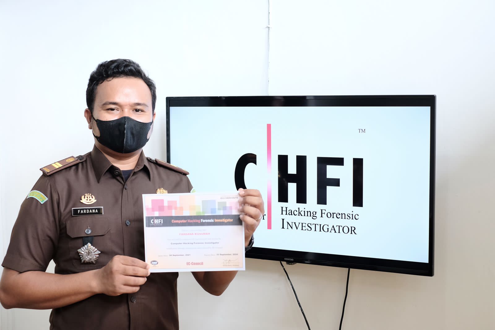Asah Skill Kejahatan Siber, Kasi Intel Kejari Halsel Ambil Sertifikasi CHFI