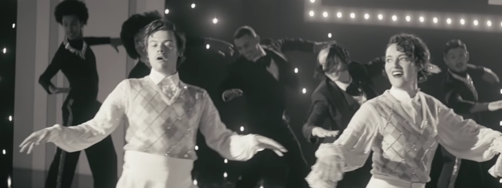 Harry Styles Berdansa dengan Phoebe Waller-Bridge di Video Musik Terbaru