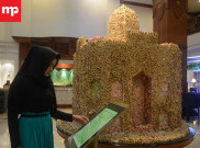 Hotel Ini Buat Replika Masjid dari Kue Kuping Gajah