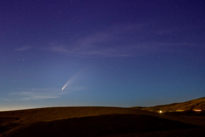 Fenomena Langit Malam Ini: Tips Astrofotografi Berburu Komet 161P/Hartley-IRAS