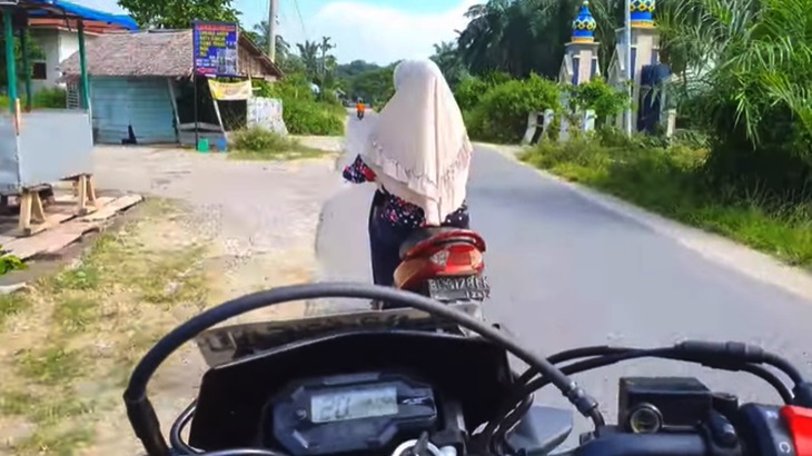 Emak-Emak Sein Kanan Belok ke Kiri Hanya di Negeri Aing