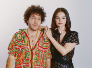 Selena Gomez dan Benny Blanco Lepas Album 'I Said I Love You First', Rayakan Kisah Cintanya