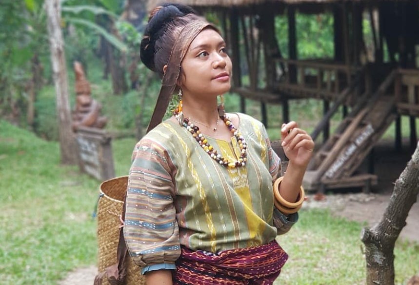 Belajar Tenun dan Menikmati Eksotisme Lepo Lorun, NTT