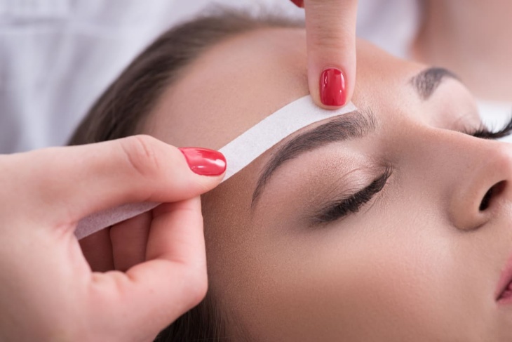 Tak Perlu ke Salon, Begini Cara Mudah Merapikan Alis