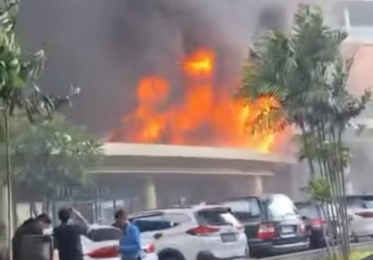 Mall Ciputra Cibubur Kebakaran Hebat, Pengunjung Berhamburan