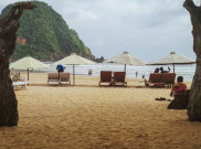 Pantai Pulau Merah, Spot Berselancar di Bumi Blambangan