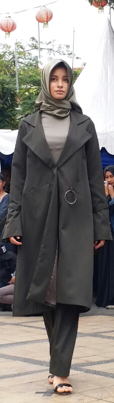 unsuh hitam pada outfit