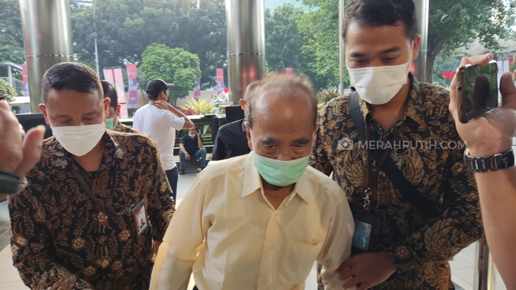 KPK Jemput Paksa Eks Gubernur Riau Annas Maamun