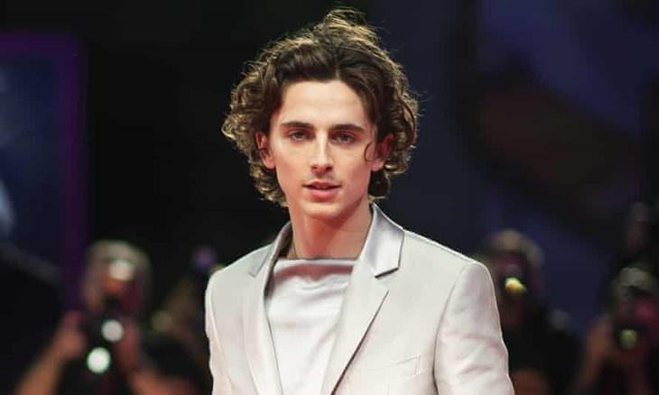 Tampilan Timothee Chalamet sebagai Willy Wonka
