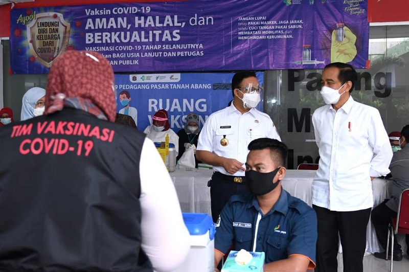 Vaksinasi Pedagang Tanah Abang. (Foto: Sekretariat Negara)